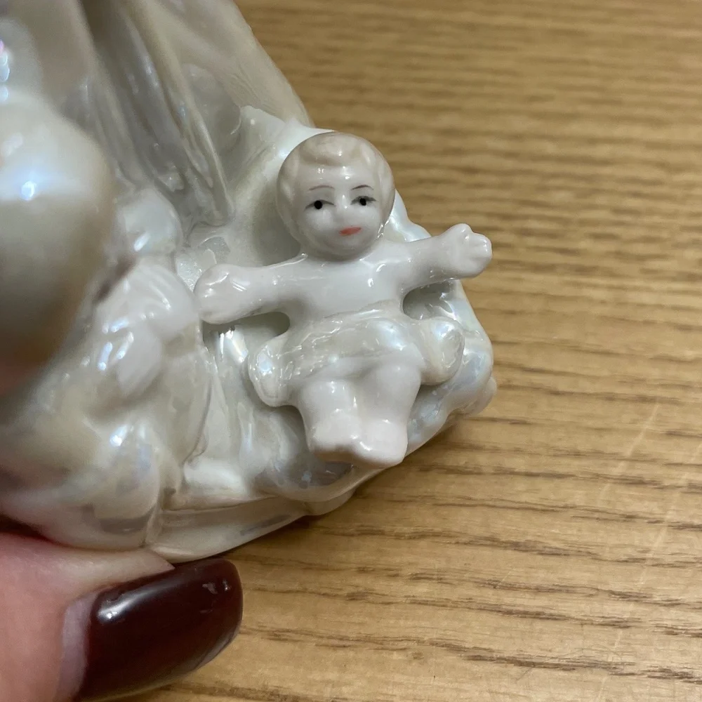 Pier 1 Nativity Holy Family Iridescent Pearl Porcelain Mary Joseph Jesus Retired